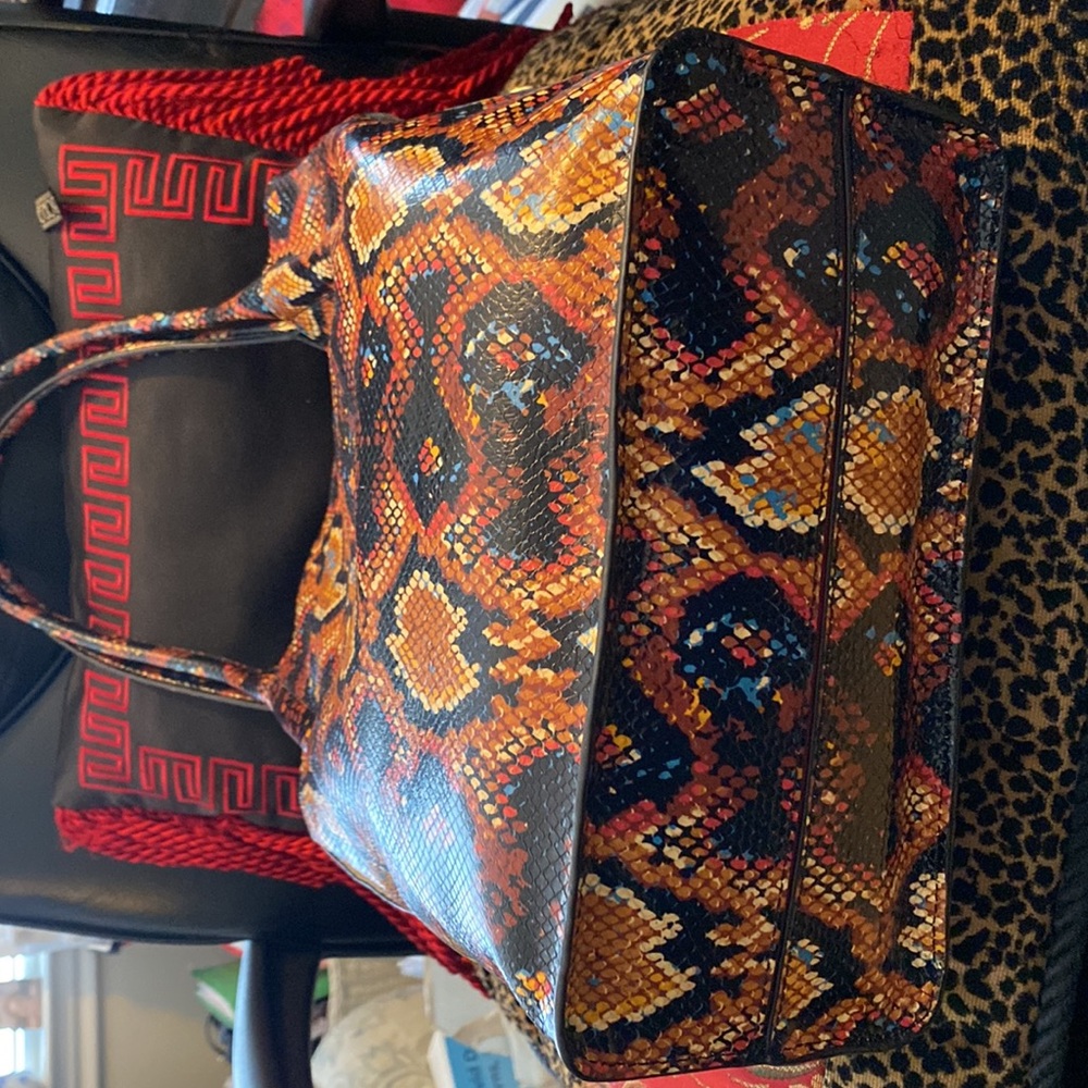 The most important part is looking fabulous in a beautiful Hammitt bag! - Picture 10 of 12